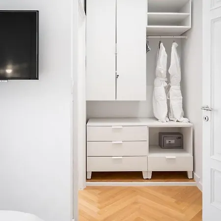 Grey Pearl Apartment *